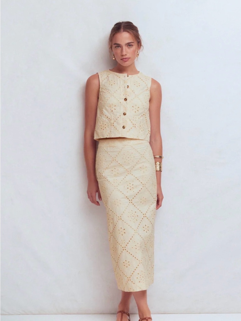 NWOT Boden Textured  Column Skirt
Ivory Broderie size 2